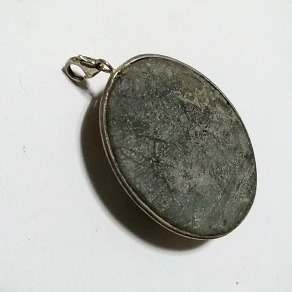 Labradorite Pendant - Picture 4 of 4